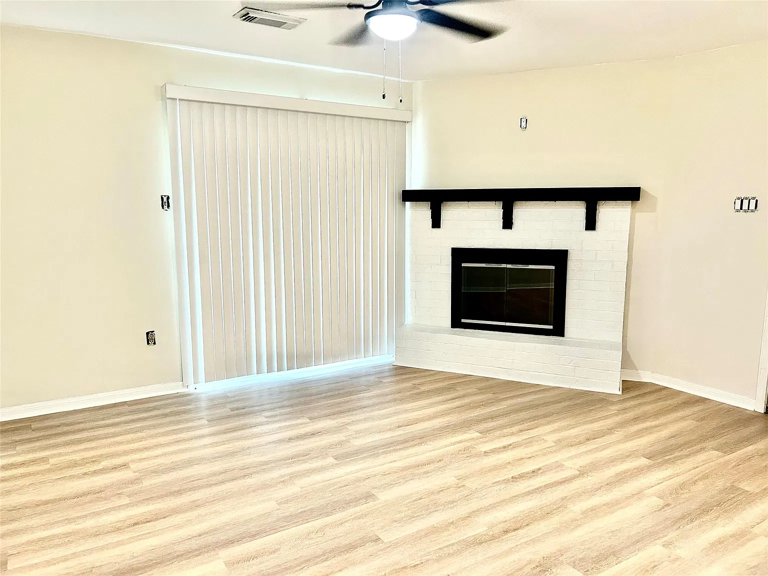 1 bed, 1.0 bath, 788 sqft, $1,095 — Photo 2