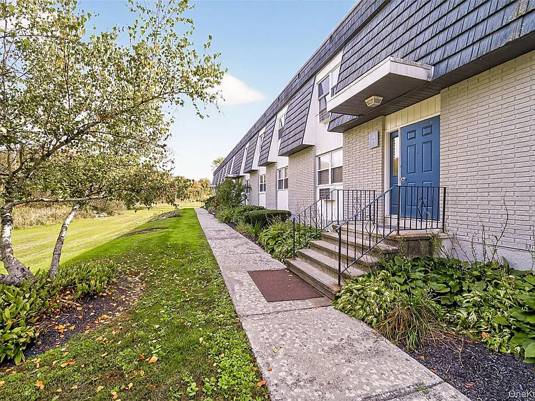 4 White Gate Rd #K — Photo 4