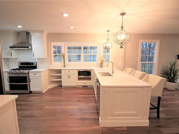 3rd image of 2215 Macon Ct