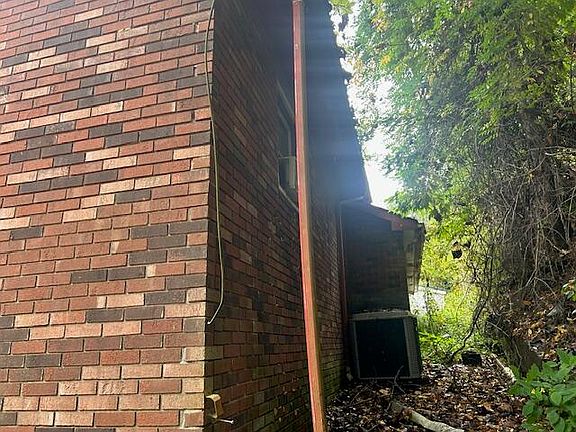 4th image of 275 Rocky Hollow Rd