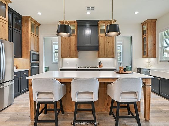 4th image of 5023 Grayson Way