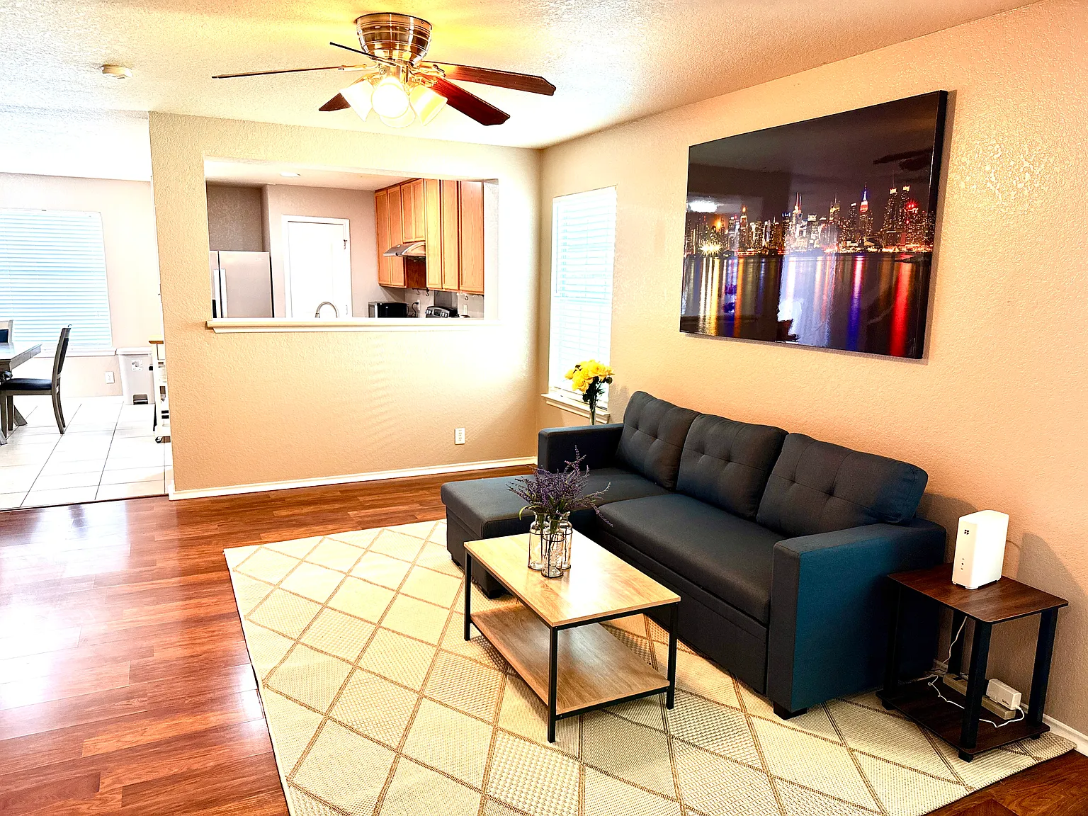 5 bed, 2.5 bath, $695 — Photo 1