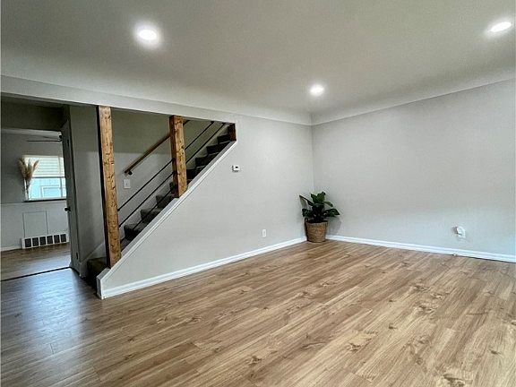 5th image of 18216 Edinboro Ave