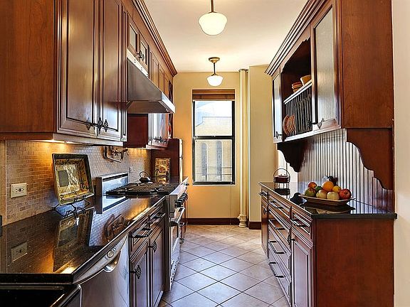 4th image of 221 W 82nd St #6AB
