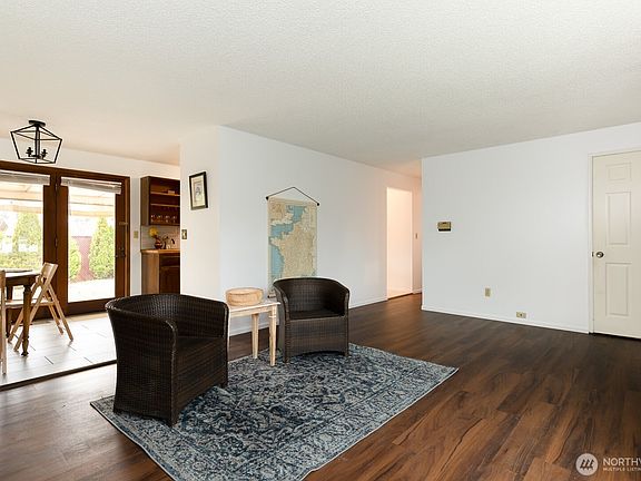 3rd image of 1625 Camas Avenue NE