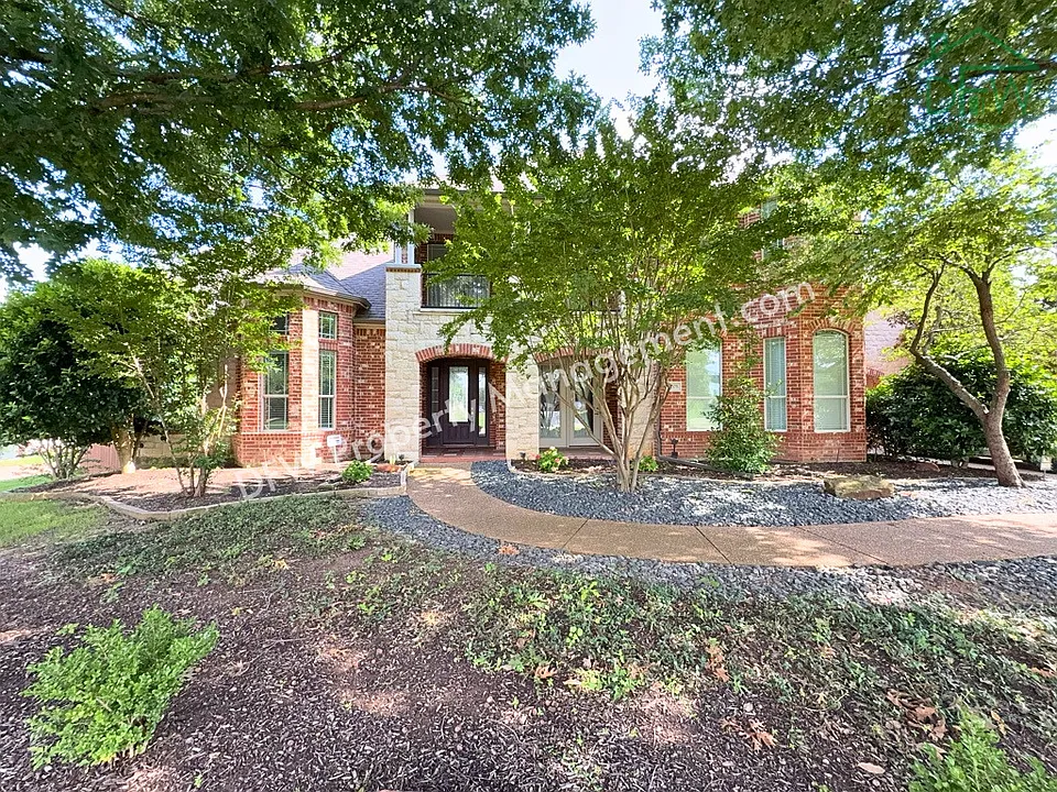 1205 Golden Gate Dr