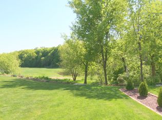 1355 Wildflower Ln, Chaska, MN 55318