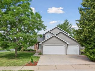 9994 Dunberry Cir, Eden Prairie, MN 55347