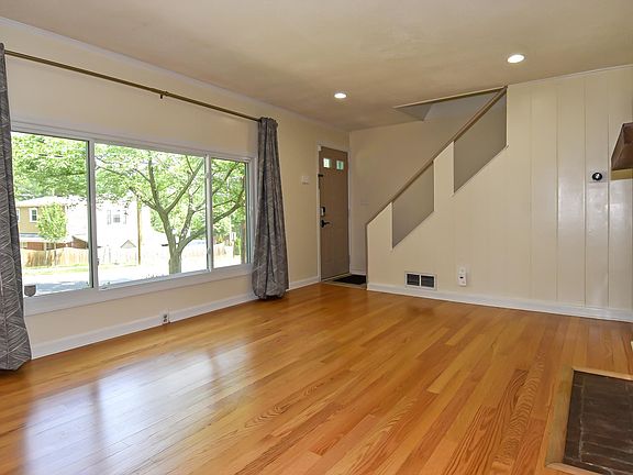 3rd image of 5902 Crawford Dr
