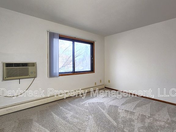 3rd image of 915 7th Ave N #15