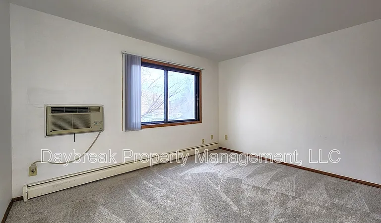 915 7th Ave N #15 — Photo 4
