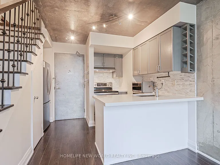1029 King St W #1020 — Photo 7
