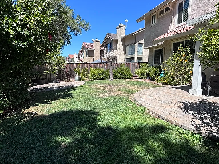 1084 Sunrise Dr — Photo 40