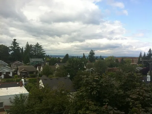 3717 California Ave SW APT 403, Seattle, WA 98116