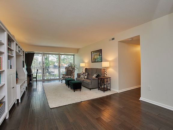 4th image of 1300 Army Navy Dr APT 208