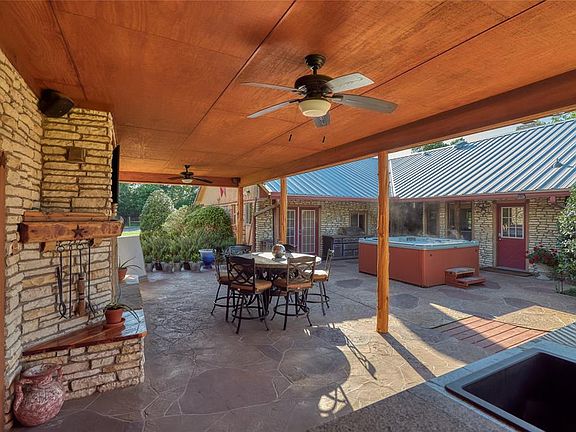 2nd image of 102 Country Place Ln