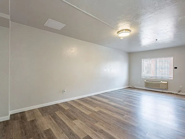 700 N. 7th Ave. ( Main House, A, B, C, D ) — Photo 11