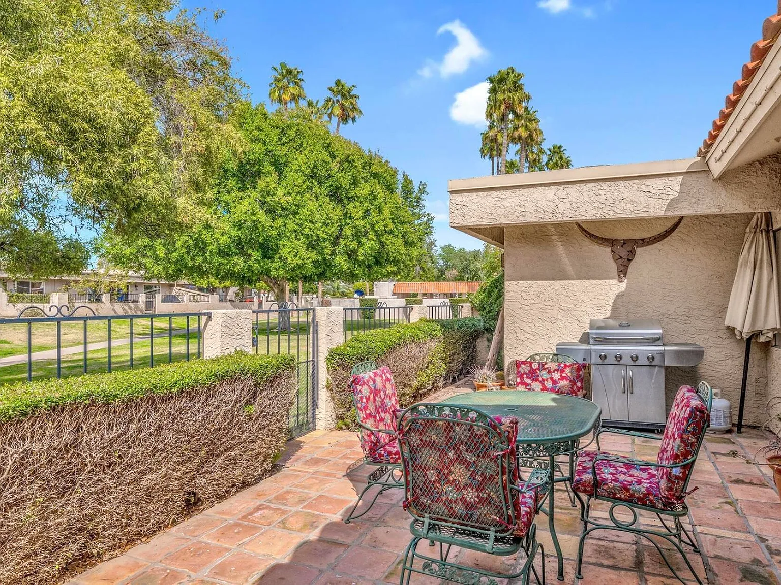 3 bed, 2.5 bath, 1956 sqft, $3,200 — Photo 3