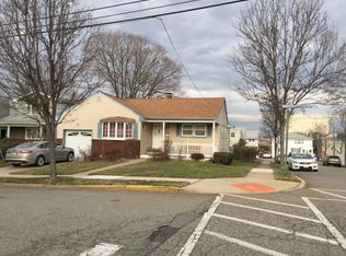 697 8th St, Secaucus, NJ 07094