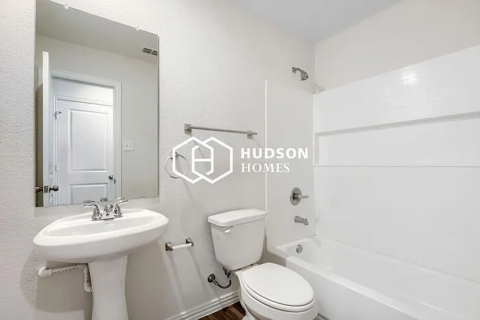 821 Linn St — Photo 10