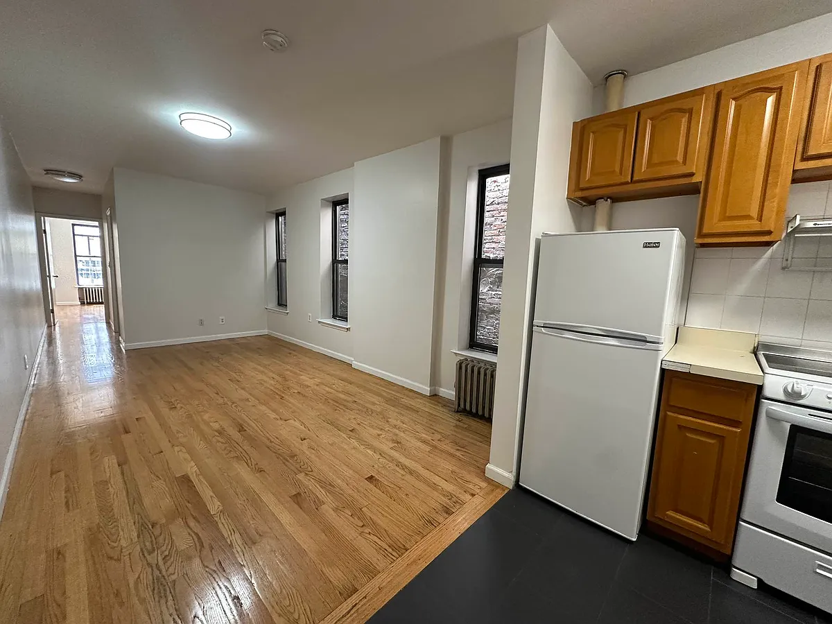 Building Photo - 331 W 35th St #4B