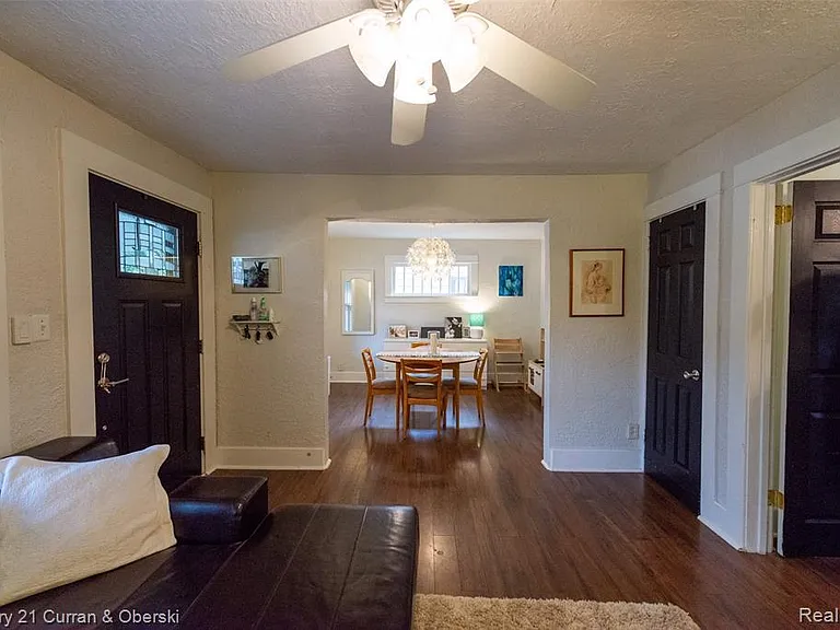 523 E Farnum Ave — Photo 17