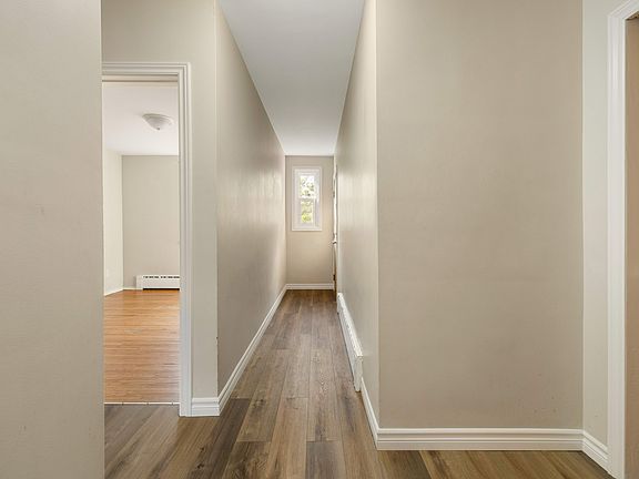 4th image of 261 College St #1576624