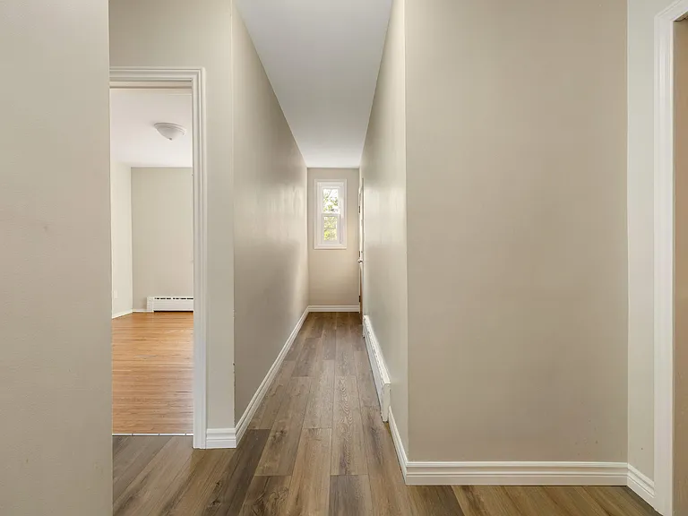 261 College St — Photo 16