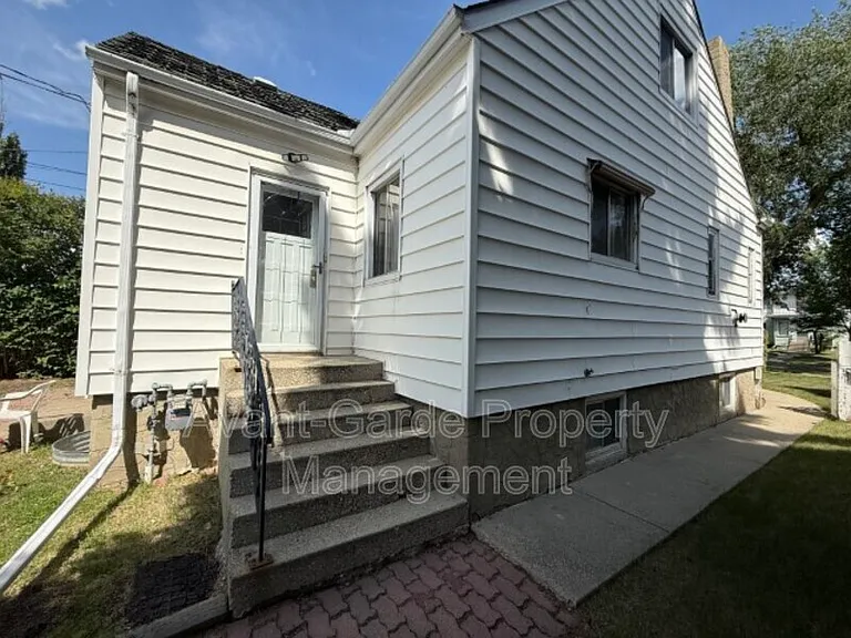 12114 102nd St NW — Photo 19