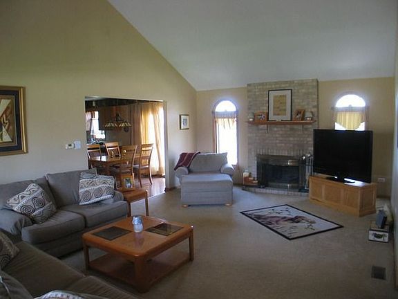 5th image of Country Oaks Dr