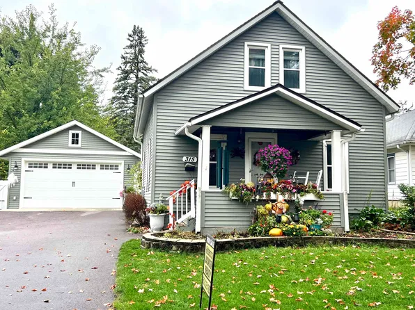 315 10th St, Baraboo, WI 53913