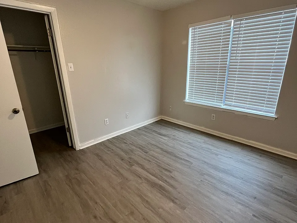 327 Sunrise Ave #4