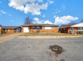 1217 Wilson Ave, Clinton, OK 73601