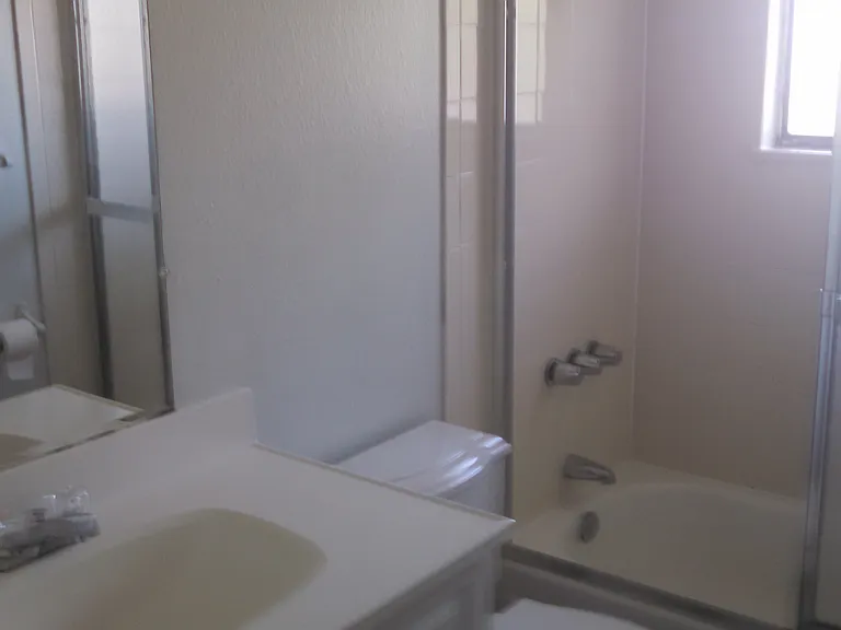 670 Voiles Pl — Photo 5