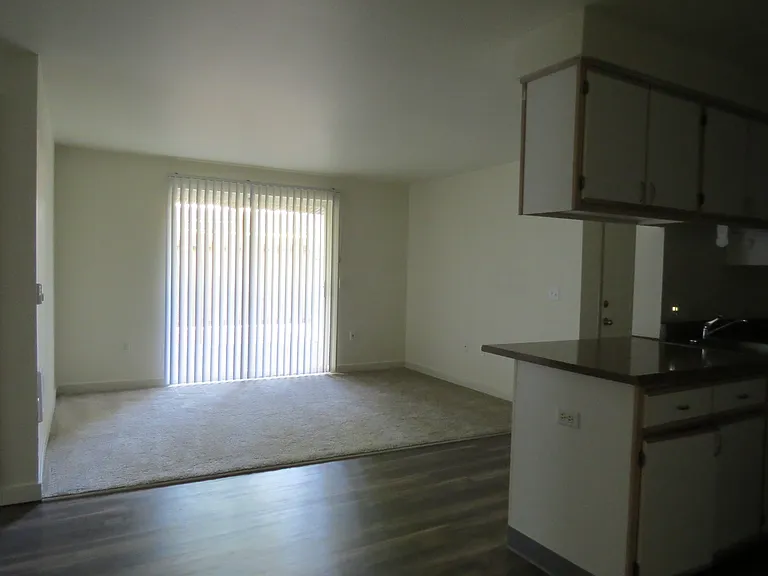 Chehalem Creek Apartments — Photo 11