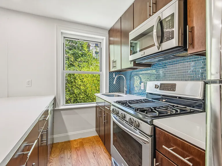 307 S 4th St #3 — Photo 4