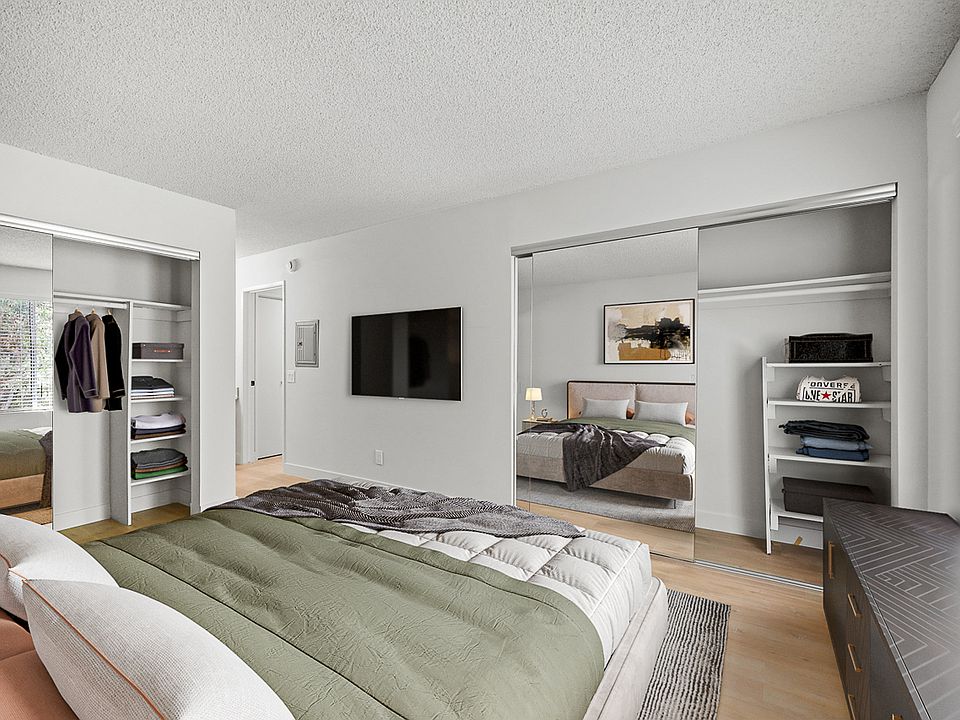1st image of 1352 S Carmelina Ave APT 202