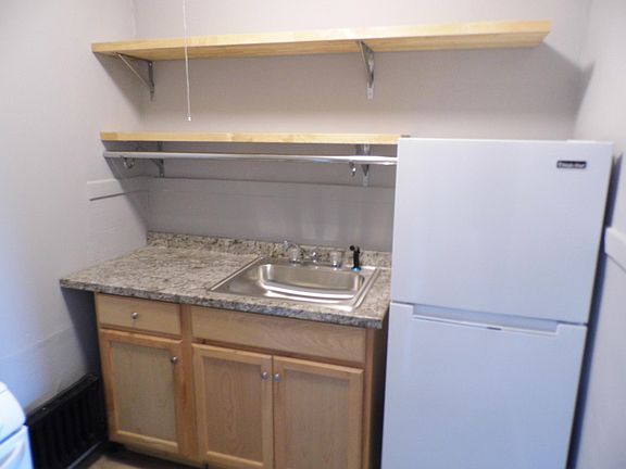 4th image of 496 Elmwood Ave APT 8