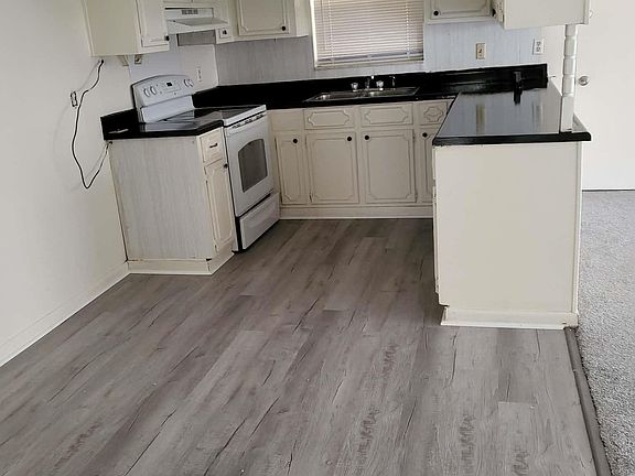 5th image of 103 Westcliff Cir