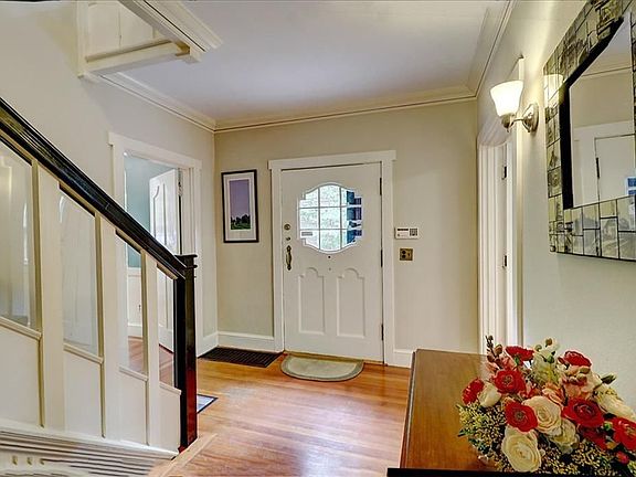 2nd image of 125 Lloyd Ave
