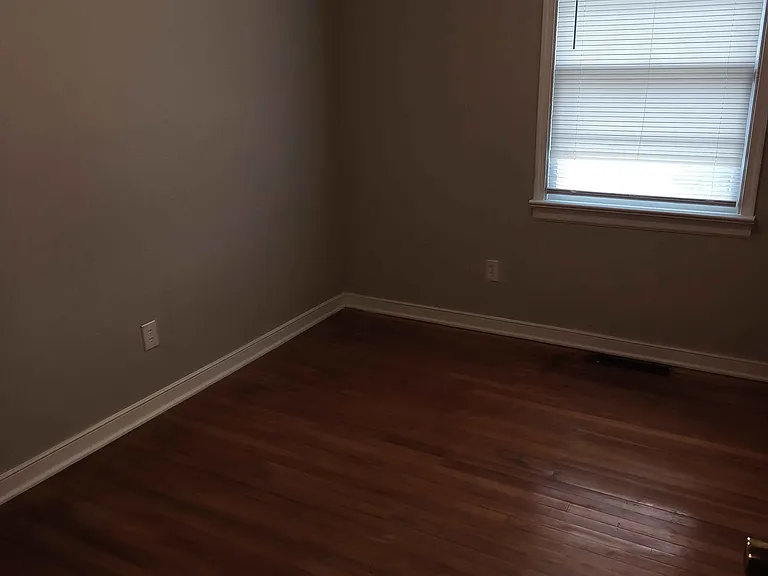 2109 Fendall Ave — Photo 5