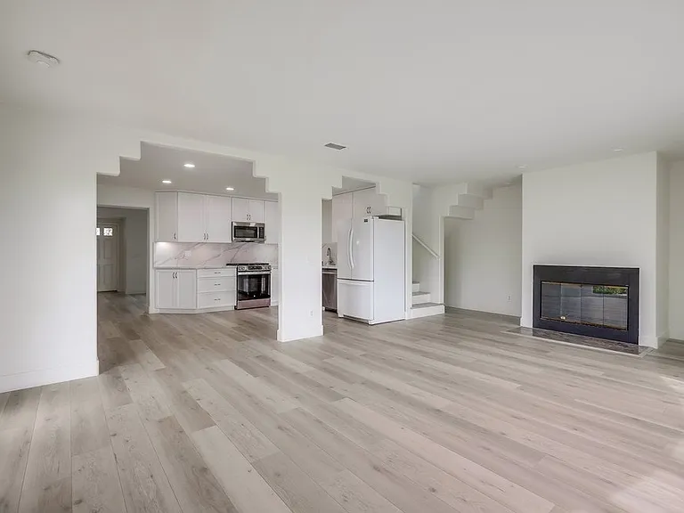 19312 Harding Ln — Photo 15