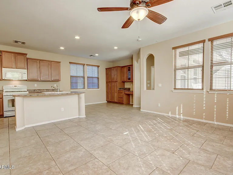 21158 W Sycamore Dr — Photo 10