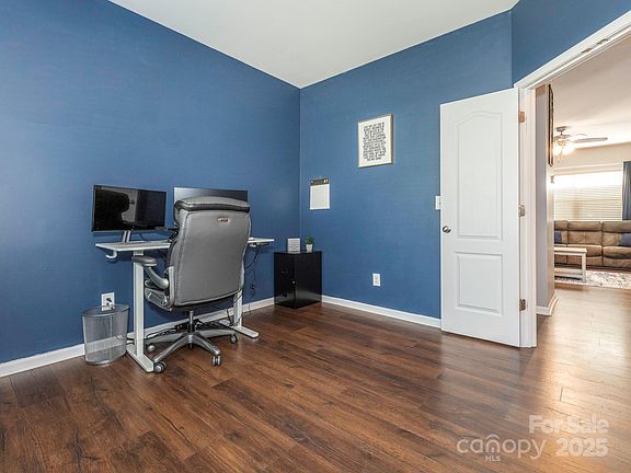 5th image of 9123 Magnolia Lily Ave