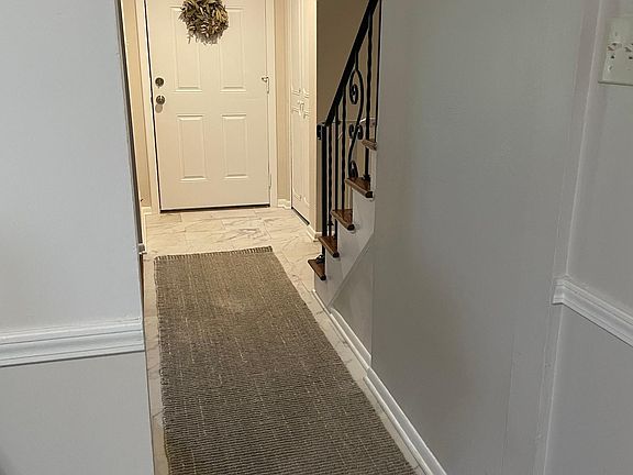 4th image of 9148 Collington Sq