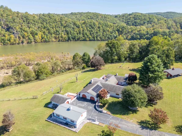 4670 Waterfront Farms Dr, Draper, VA 24324