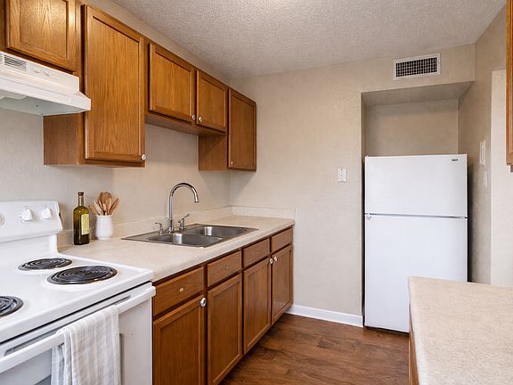 3rd image of 2300 Westbrook St #29