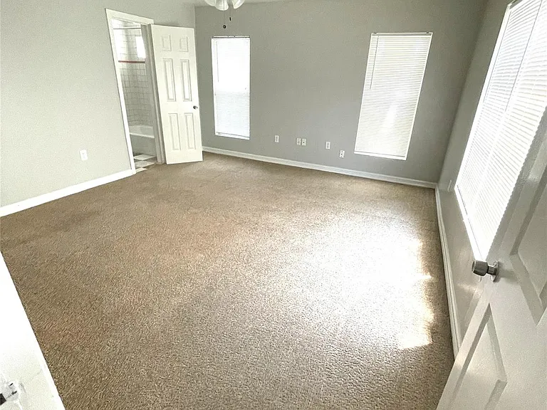 4122 Drake St #1/2 — Photo 18