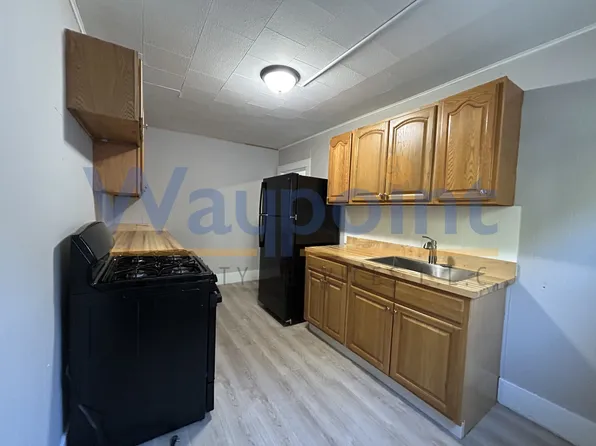 940 Pleasant St #1, Belding, MI 48809