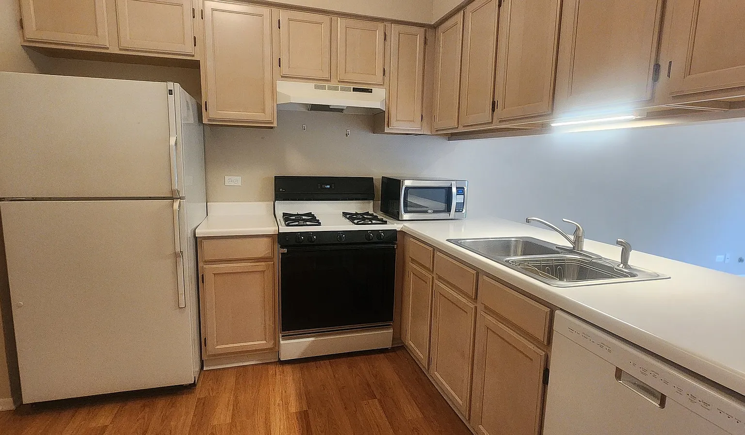2 bed, 2.5 bath, $2,350 — Photo 4
